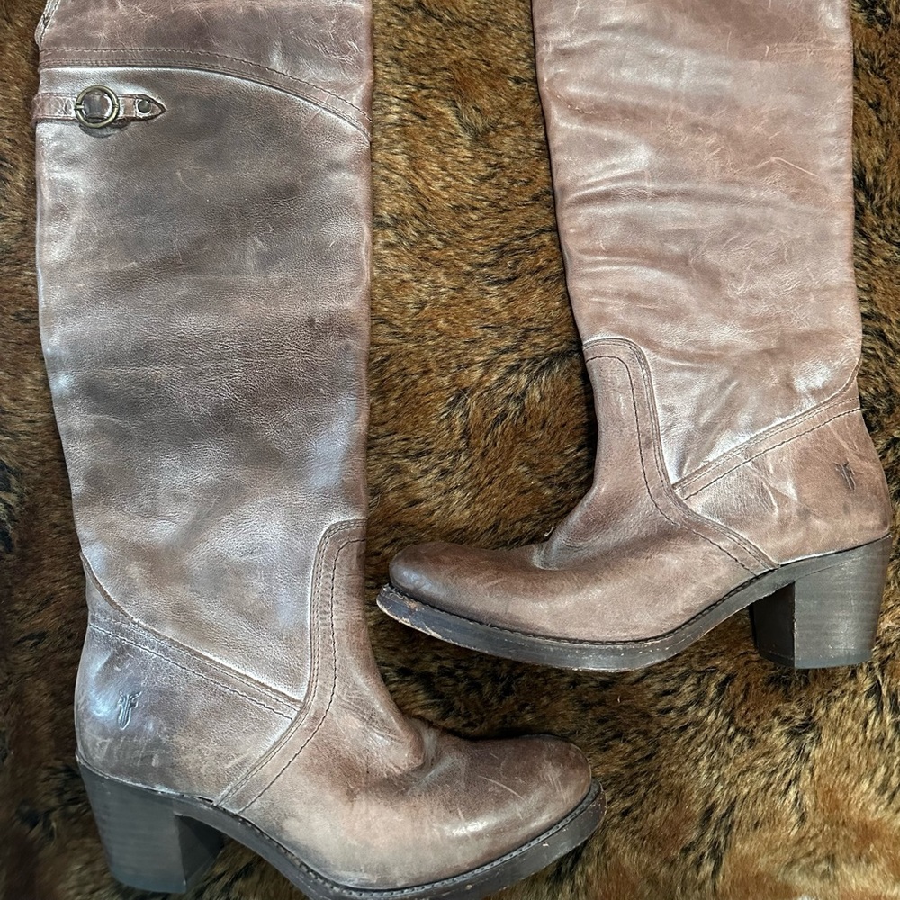 Frye Dorado tall brown leather boots. Size 7M. Brown leather